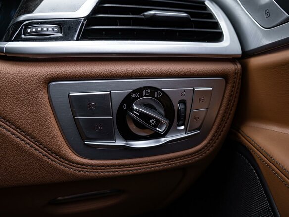 2017 BMW 7 серии 740e VI (G11/G12), белый - вид 22