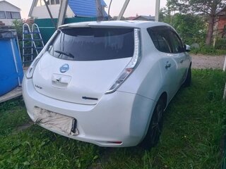 2016 Nissan Leaf (EM57) I (ZE0/AZE0), серебристый, 999999 рублей, вид 4