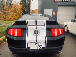2012 Ford Mustang V Рестайлинг, чёрный, 2600000 рублей, вид 4