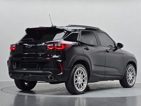 2023 Chevrolet TrailBlazer III Рестайлинг, чёрный, 1985000 рублей, вид 4