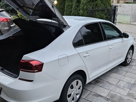 2021 Volkswagen Polo VI, белый, 1490000 рублей, вид 4