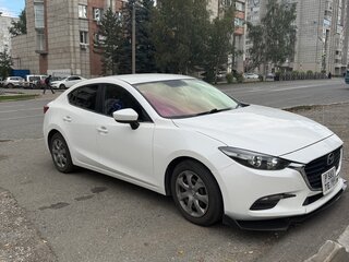 2018 Mazda Axela III Рестайлинг, белый, 1300000 рублей, вид 3