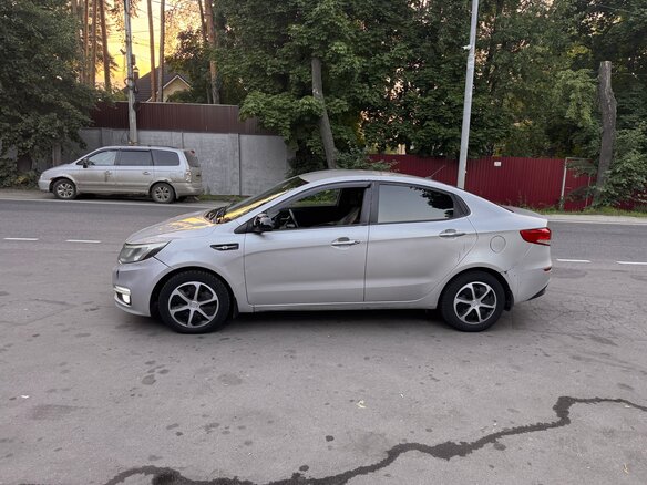 2016 Kia Rio III Рестайлинг, серебристый, 600000 рублей
