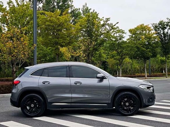 2023 Mercedes-Benz GLA 180 II (H247), серый, 2641000 рублей - вид 2