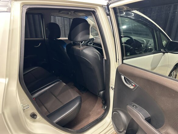 2011 Honda Fit Shuttle I, белый, 889000 рублей - вид 19