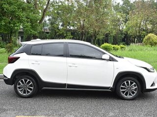 2023 Toyota Yaris L X XP150 Рестайлинг, белый, 1260000 рублей, вид 4