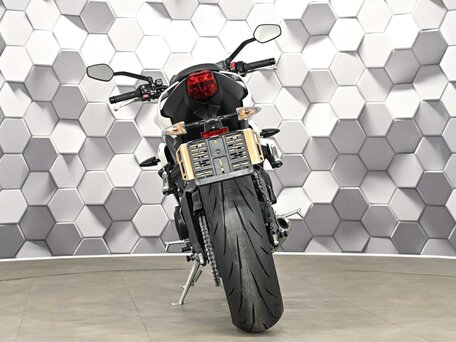 2021 Triumph Street Triple, белый, 727000 рублей, вид 4