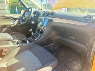 2015 Ford Galaxy II Рестайлинг, жёлтый, 900000 рублей, вид 3