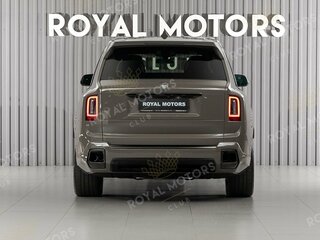 2025 Rolls-Royce Cullinan Black Badge I Рестайлинг (Series II), серый, 64500000 рублей, вид 4