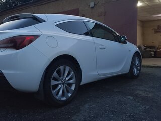 2013 Opel Astra GTC J Рестайлинг, белый, 725000 рублей, вид 3