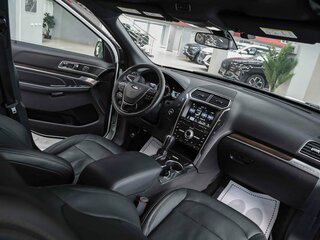 2018 Ford Explorer V Рестайлинг 2, белый, 2590000 рублей, вид 5