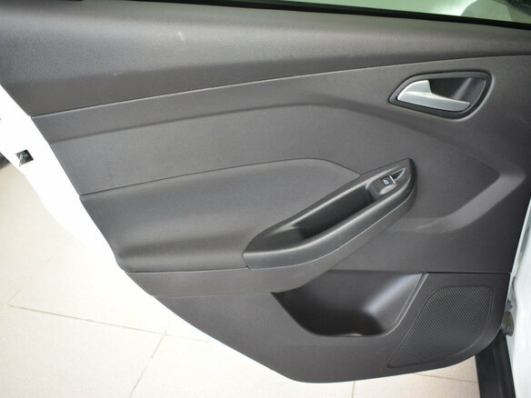 2015 Ford Focus III Рестайлинг, белый - вид 13