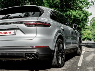2021 Porsche Cayenne III, серебристый, 7490000 рублей, вид 3