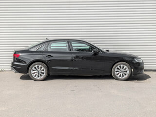 2022 Audi A4 35 TFSI V (B9) Рестайлинг, чёрный, 3690000 рублей, вид 4