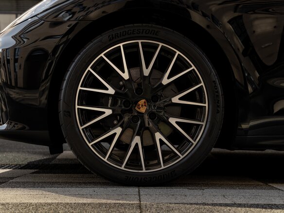 2026 Porsche Panamera 4 III, чёрный, 22000000 рублей - вид 7