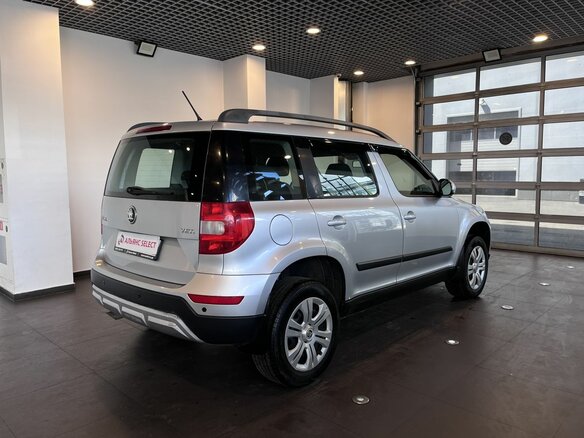 2015 Skoda Yeti I Рестайлинг, серебристый - вид 3