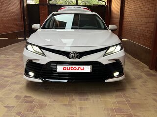 2021 Toyota Camry VIII (XV70) Рестайлинг, белый, 2600000 рублей, вид 1