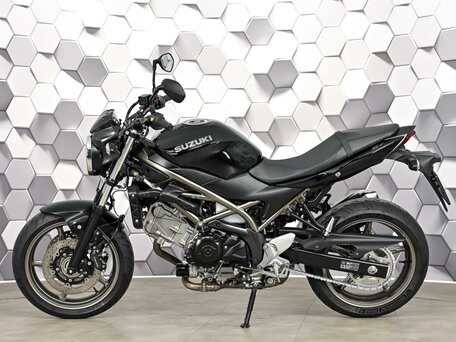 2024 Suzuki SV 650, чёрный, 677000 рублей, вид 4