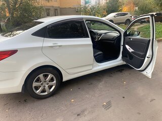 2013 Hyundai Solaris I, белый, 630000 рублей, вид 3
