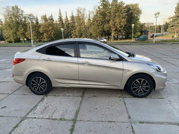 2014 Hyundai Solaris I, бежевый, 850000 рублей - вид 3