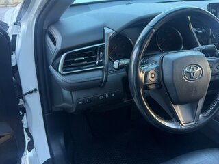 2020 Toyota Camry US Market VIII (XV70) Рестайлинг, белый, 2800000 рублей, вид 5