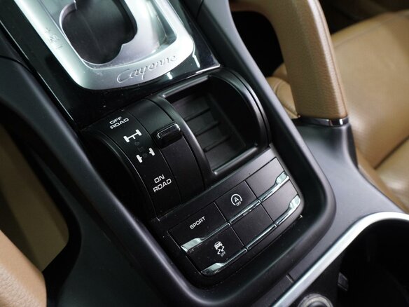 2017 Porsche Cayenne II Рестайлинг (958), коричневый, 2789000 рублей - вид 13