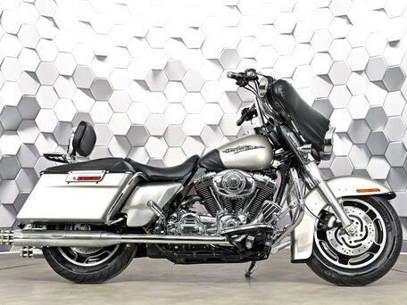 2006 Harley-Davidson Street Glide, серебристый, 949000 рублей, вид 3
