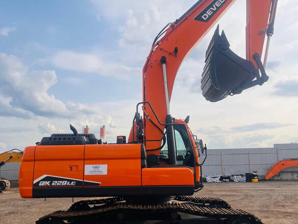 2026 Develon DX220, оранжевый, 15622484 рублей - вид 4