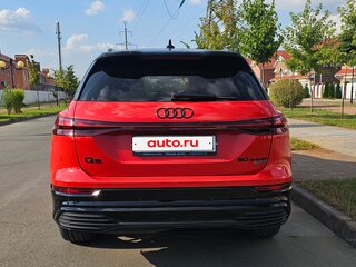 2022 Audi Q5 e-tron 50, красный, 6950000 рублей, вид 3
