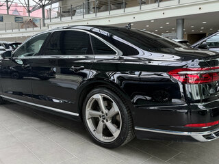 2018 Audi A8 Long 55 TFSI IV (D5), чёрный, 5600000 рублей, вид 3