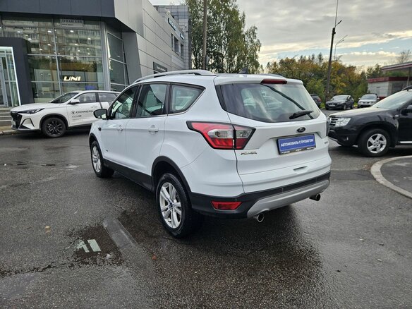 2016 Ford Kuga II Рестайлинг, белый, 1325000 рублей - вид 5
