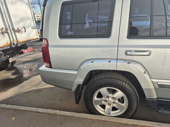 2007 Jeep Commander, серебристый, 1400000 рублей - вид 8