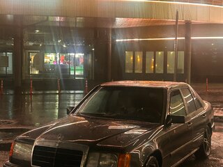 1989 Mercedes-Benz W124 230 4-speed, чёрный, 310000 рублей, вид 1