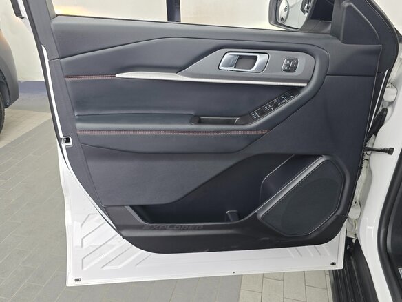 2025 Ford Explorer VI Рестайлинг, белый, 7520000 рублей - вид 22
