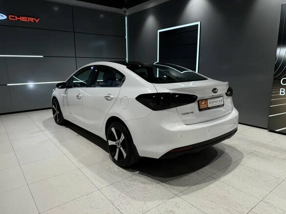 2017 Kia Cerato III Рестайлинг (Classic), белый - вид 3