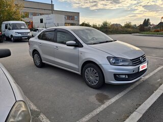 2017 Volkswagen Polo V Рестайлинг, серебристый, 681000 рублей, вид 2