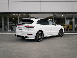 2018 Porsche Cayenne Turbo III, белый, 7490000 рублей, вид 4