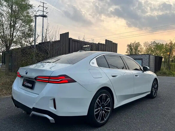 2025 BMW 5 серии Long 530Li xDrive VIII (G60/G61/G68), белый, 6499111 рублей - вид 7