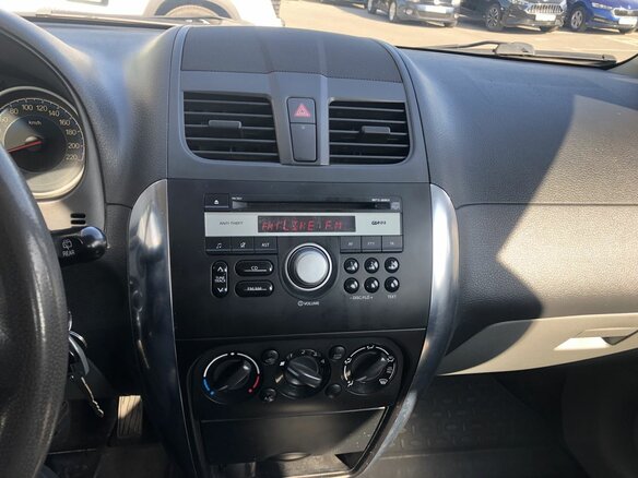 2010 Suzuki SX4 I (Classic) Рестайлинг, белый - вид 13