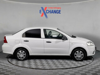 2011 Chevrolet Aveo I Рестайлинг, белый, 379000 рублей, вид 3