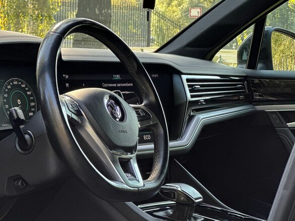 2019 Volkswagen Touareg III, серый, 6750000 рублей - вид 14