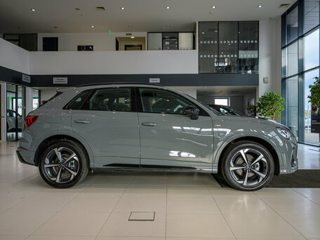 2026 Audi Q3 35 TFSI II (F3), серый, 4379000 рублей, вид 4