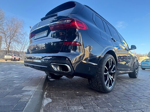 2019 BMW X7 40i I (G07), чёрный - вид 3