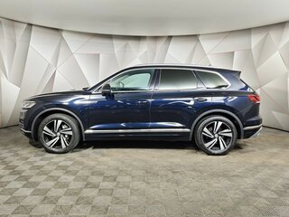 2020 Volkswagen Touareg III, чёрный, 4730000 рублей, вид 5