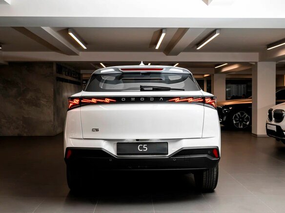 2026 Omoda C5 II, белый - вид 4