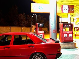 1985 Mercedes-Benz 190 (W201), красный, 800000 рублей, вид 5