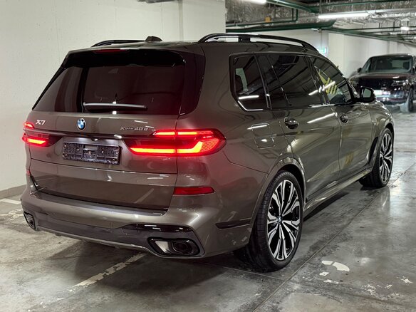 2026 BMW X7 40d I (G07) Рестайлинг, коричневый, 17990000 рублей - вид 3