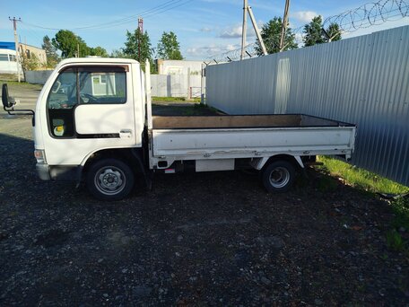 2003 Nissan Atlas, белый, 1650000 рублей, вид 4