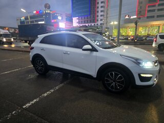 2020 Kia Rio X-Line IV, белый, 1720000 рублей, вид 4