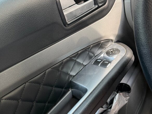 2010 Ford Focus II Рестайлинг, белый, 585000 рублей - вид 2